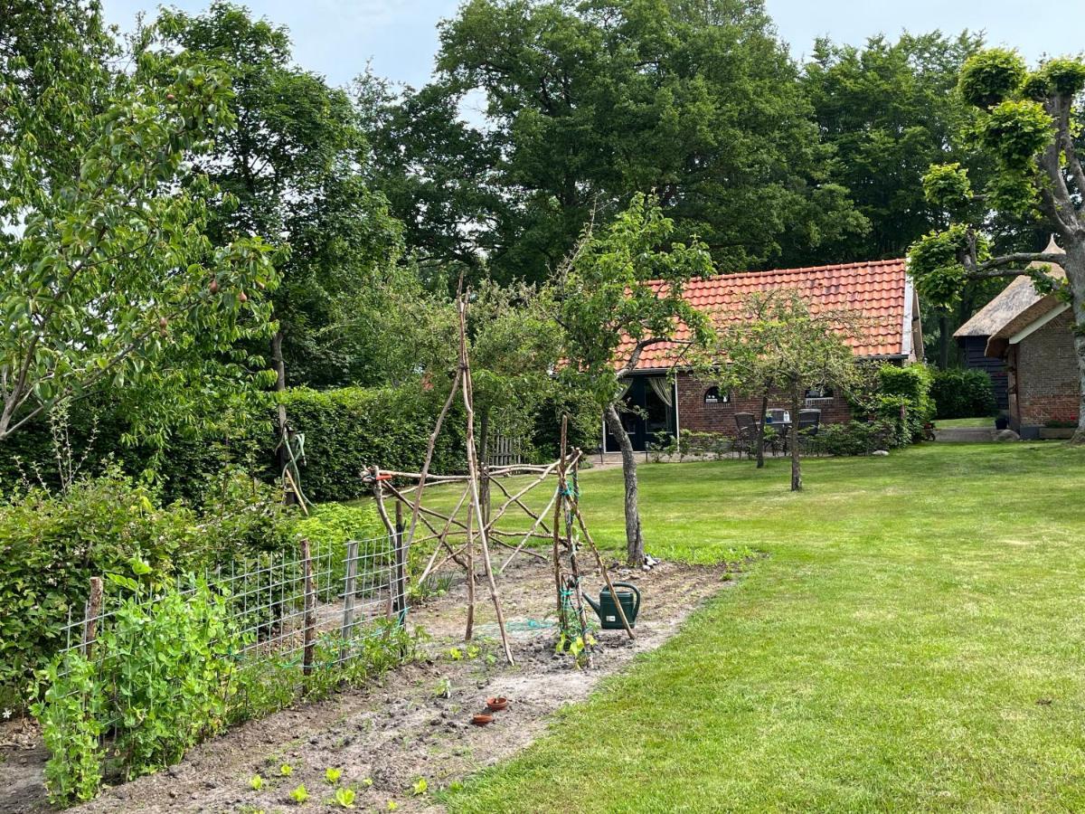 Landelijk Gelegen Huisje Op Erf Veeningen Exterior foto